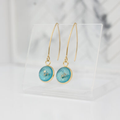 Lightweight blue earring