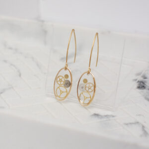 Oval dangling earrings