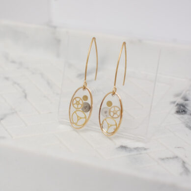 Oval dangling earrings